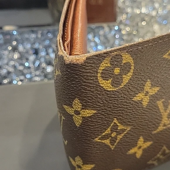 LOUIS VUITTON Monogram Wallet - Picture 4 of 11